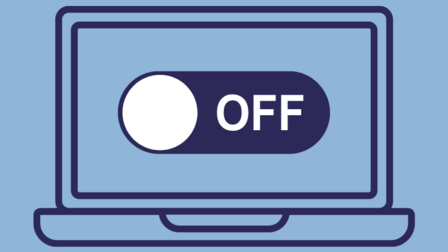 Op de foto is een blauwe computer op een even blauwe achtergrond te zien waarop een knop met de tekst 'off' staat