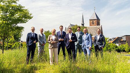foto van college van b en w buiten