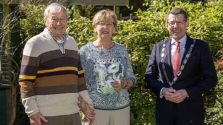 Het echtpaar Brok-van der Velden (60-jarig huwelijksjubileum)